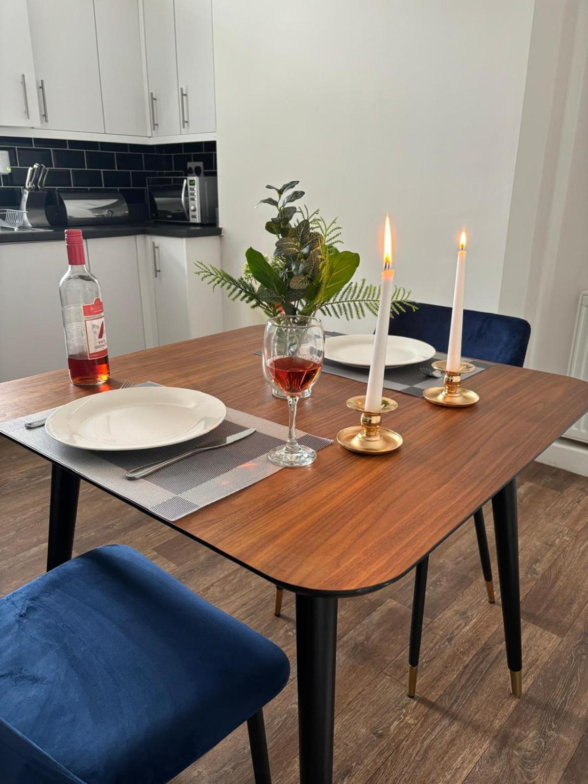 שפילד 3-Bed Home From Home, Sleeps 6, Great For Contractors, Close To Gulliver'S Valley Theme Park, Free Parking, Hot Tub, Couple Retreat מראה חיצוני תמונה