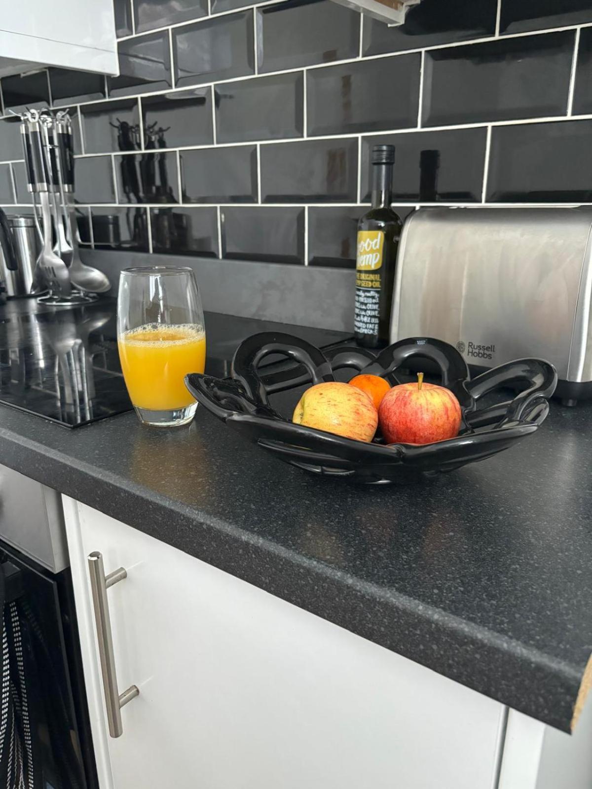שפילד 3-Bed Home From Home, Sleeps 6, Great For Contractors, Close To Gulliver'S Valley Theme Park, Free Parking, Hot Tub, Couple Retreat מראה חיצוני תמונה